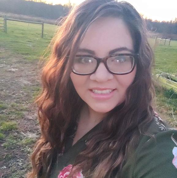 Poshmark profile picture for @sfa1